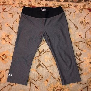 Under Armour gray cropped leggings